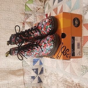 Vintage Dr. Martens Black Wild Poppy Size US 9